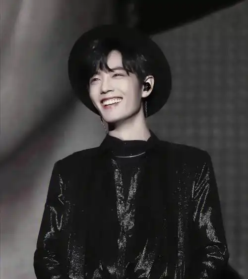 肖战的笑容可以融化世界上的一切