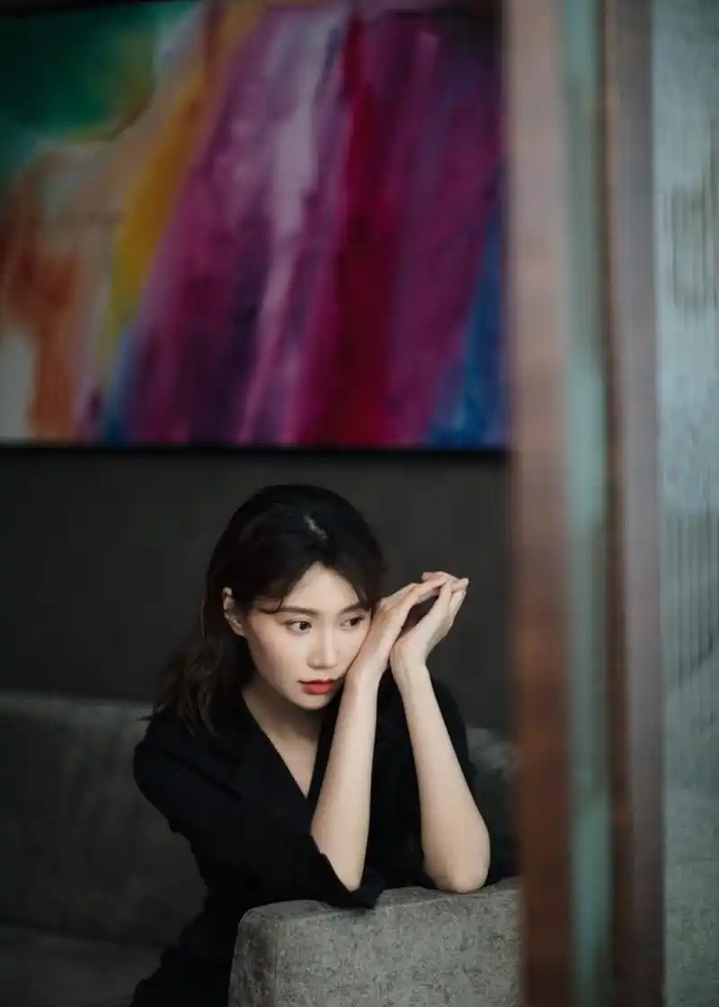 高效的一天从早上5点半起床开始,看秀 走秀 杂志拍