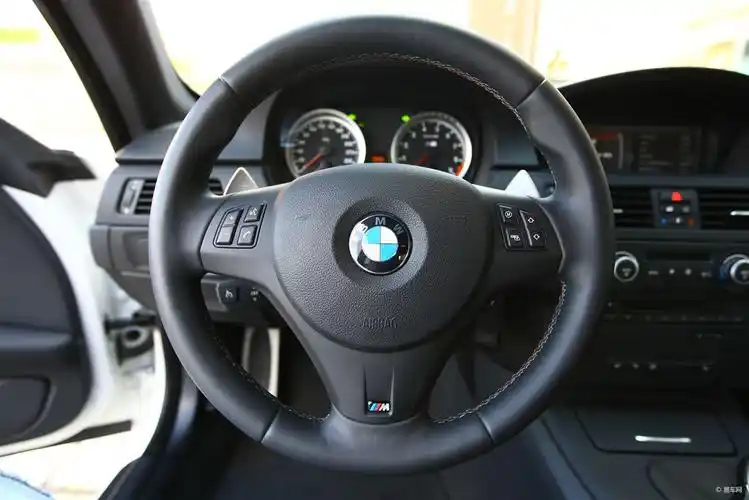 【宝马m32009款双门轿跑车方向盘汽车图片-汽车图片大全】-易车