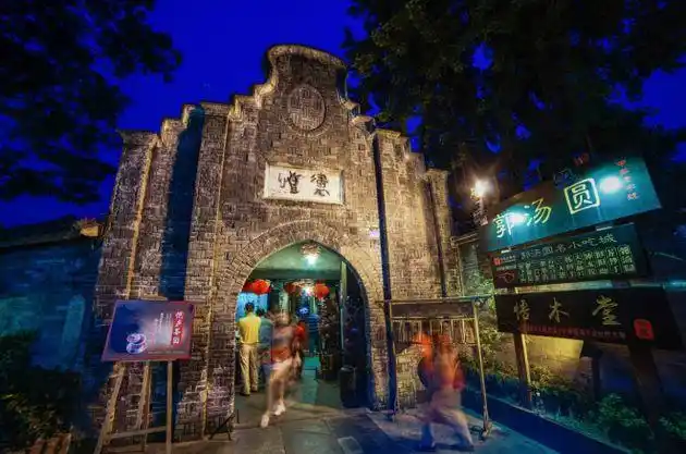 宽窄巷子老成都味儿下的国际范儿