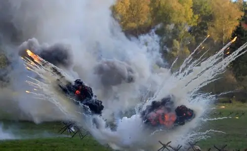 战斗民族再现经典战争场景 现场炮火连"战事"激烈