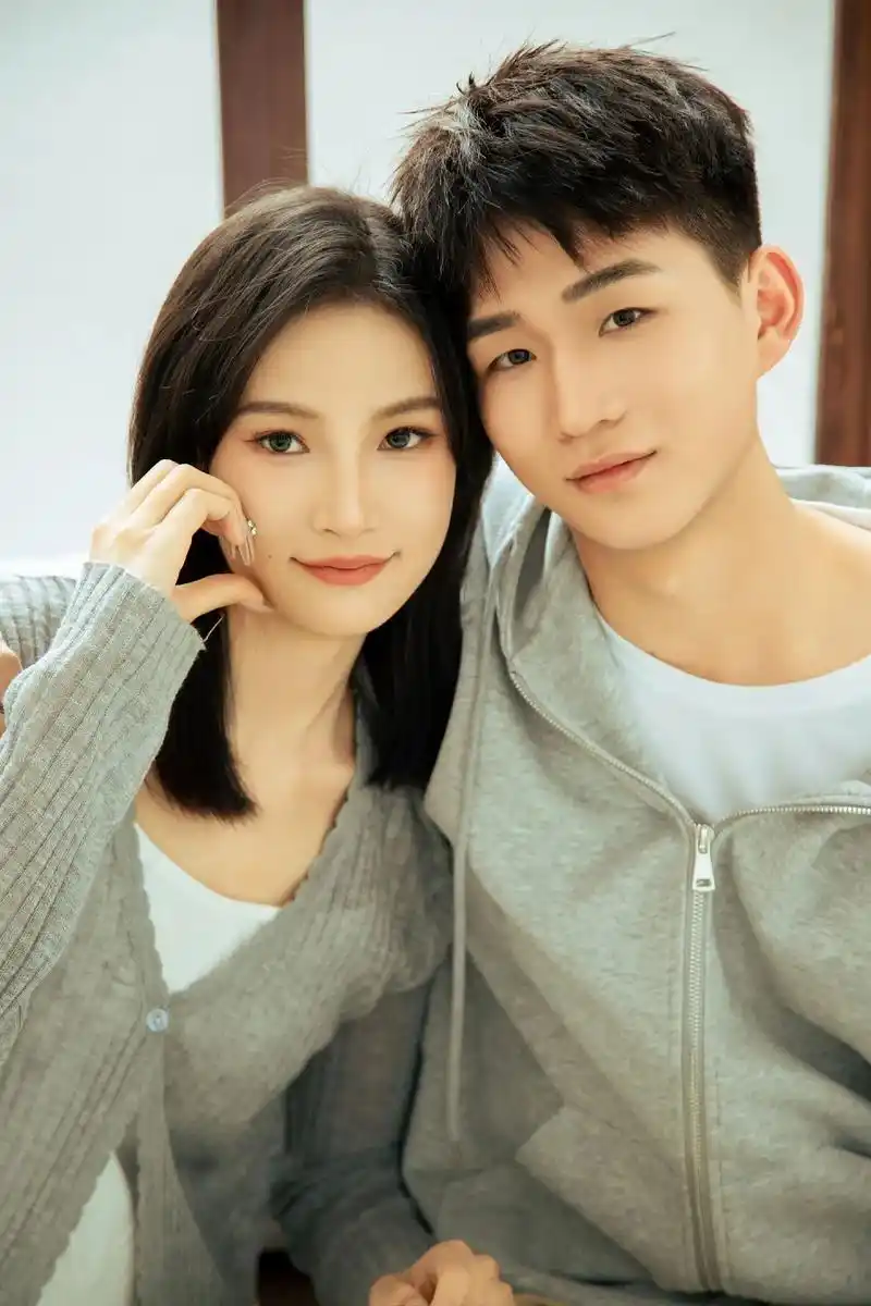 这一帧,只属于我们自己.#情侣写真 #情侣 #我们俩 #合照 - 抖音