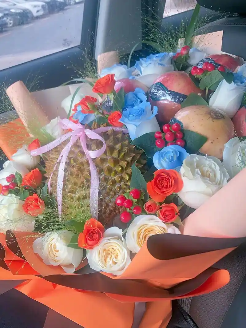 榴莲石榴花束.石分喜欢你榴在我身边,把所有的爱和思念留给你, - 抖音