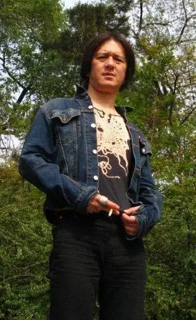 一代偶像贾宏声从14楼一跃而下留下周迅的眼泪世人的疑问