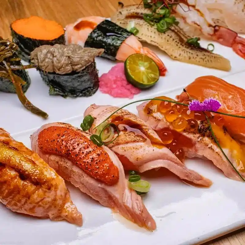 这一波寿司阔以咧,你们满意吗#寿司 #寿司拼盘 #日本料理# - 抖音