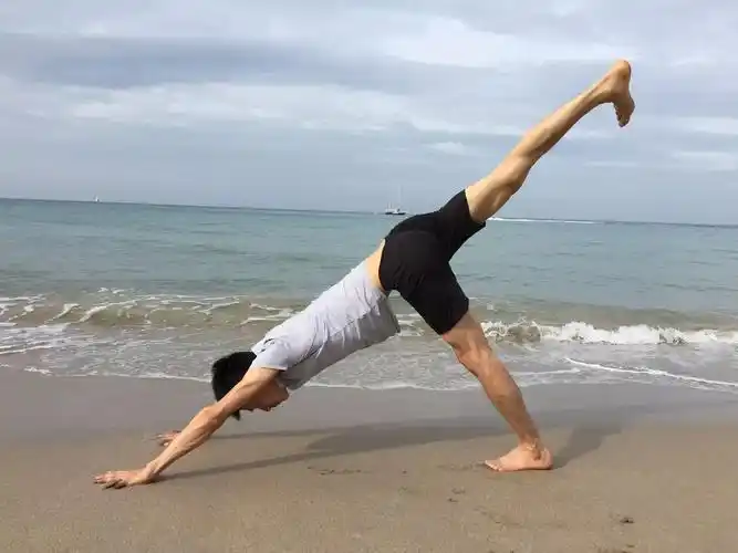 2019年第一次商卡排毒丨排出毒素,肠胃无负担_瑜伽