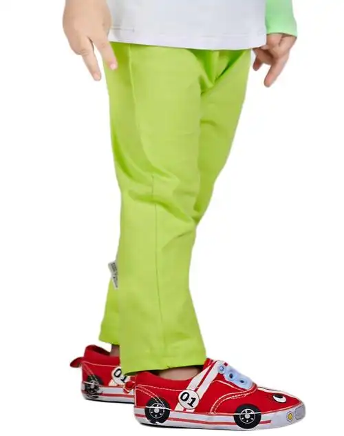 男童荧光绿裤子