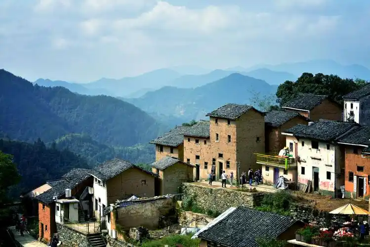 徽派建筑又一奇葩,依山而建,具有浓郁的山区民居建筑特色,构成了神奇