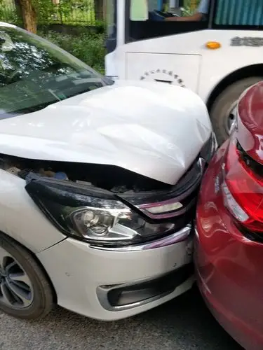 刹车片下雨天一直有挺大声音,好几次没刹住,结果昨