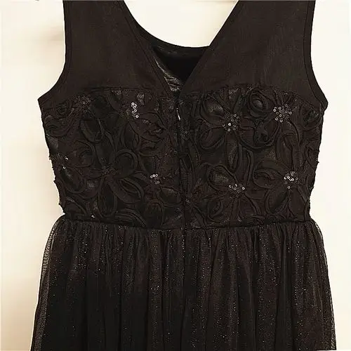 拉链在侧面,下摆没有弹力丝(就是一般的·裙子下摆) 批发尺码不挑