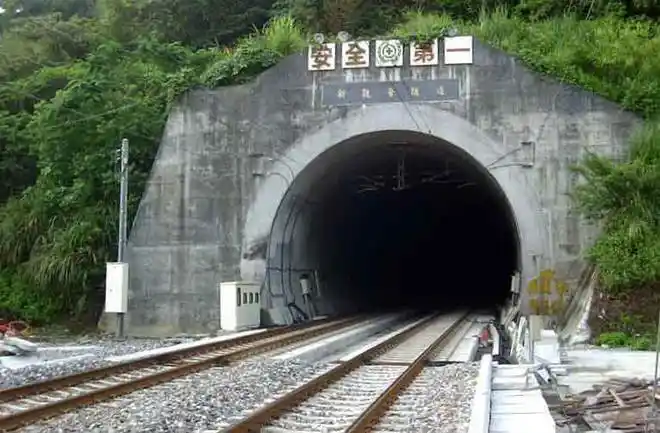 被中国游客称为是全世界最深的隧道火车跑完要1小时就在亚洲