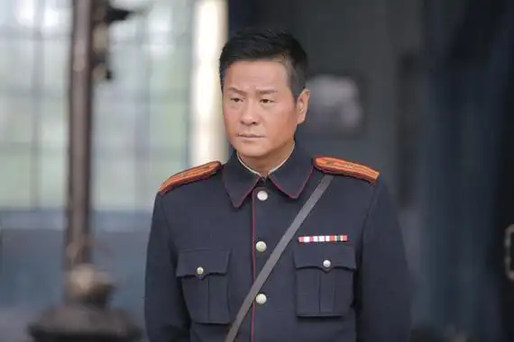 现46岁却满头白发