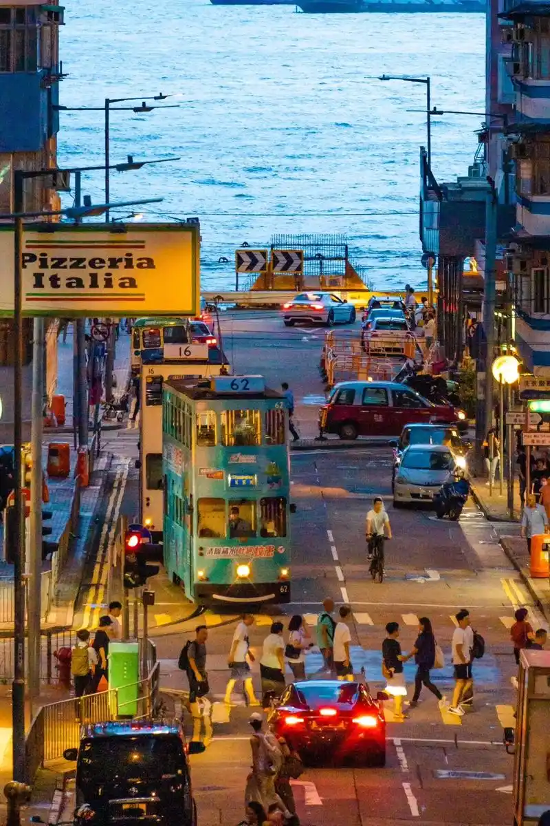 总结了一条既可以360度俯瞰香港,又可以穿街过巷细味港风的路线 只用