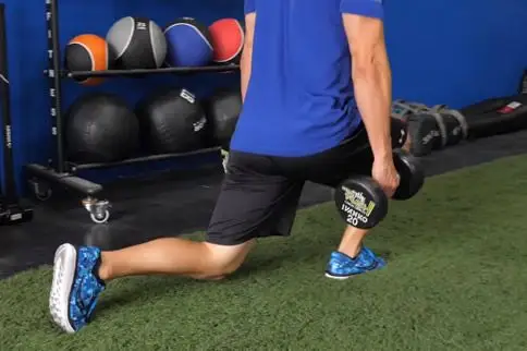 练习哑铃弓步走有什么好处