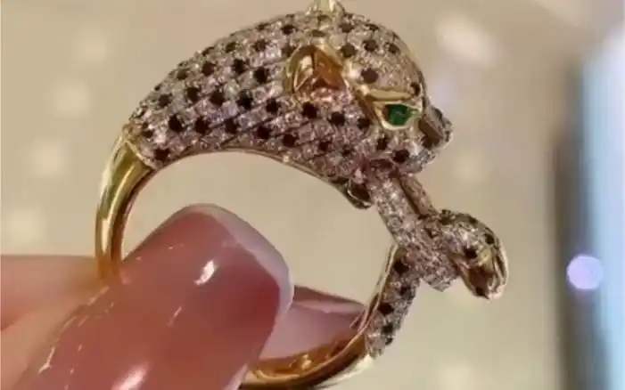 小江珠宝:超霸气款卡地亚满钻豹戒指,时尚大气上档次,网红明星爆款!