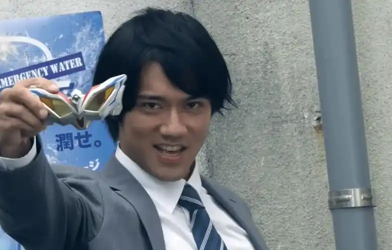 最后一个,赛罗奥特曼的人间体令人,虽然有些被强迫变身的味道,但当了