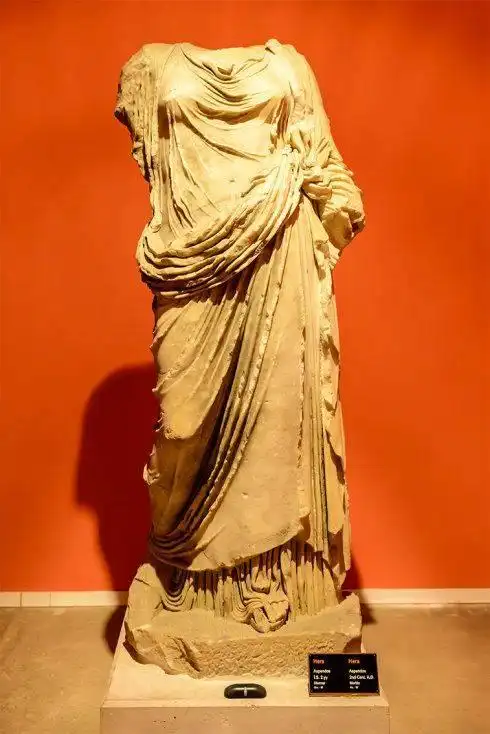 "赫拉"大理石雕像.(罗马时期)