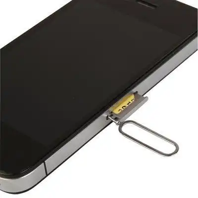 有手机自带的卡针捅手机机身右侧的那个小卡,将sim卡槽顶出