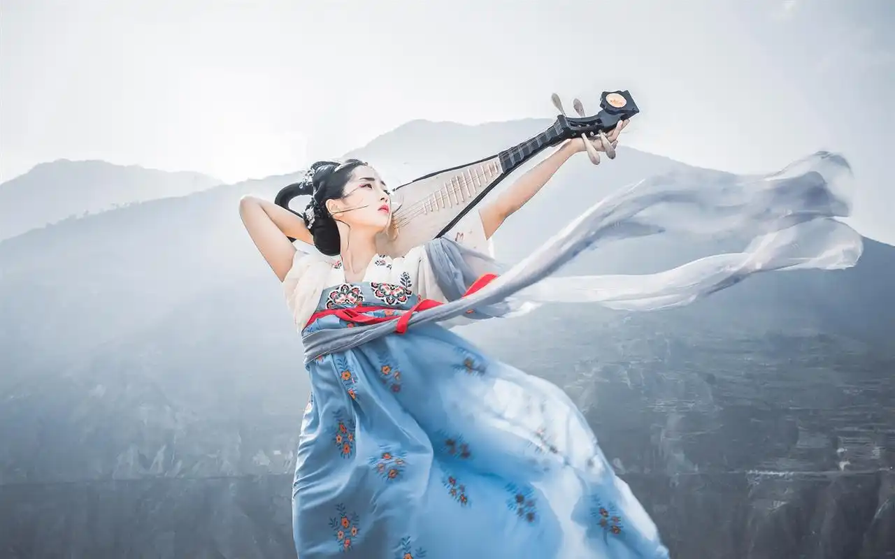 手抱琵琶的古装汉服美女唯美写真桌面壁纸
