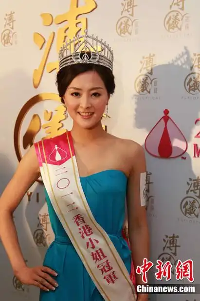香港小姐冠军张名雅展现迷人风采