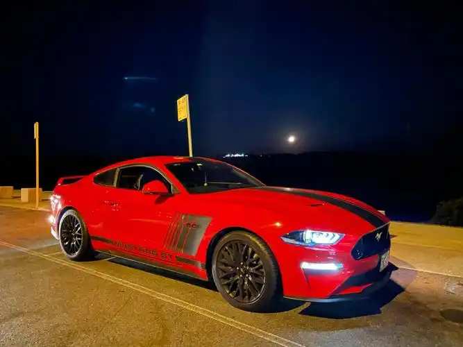 在fk8 前驱车开腻了后,我一直想找台后驱车,当时在m2和野马之中犹豫