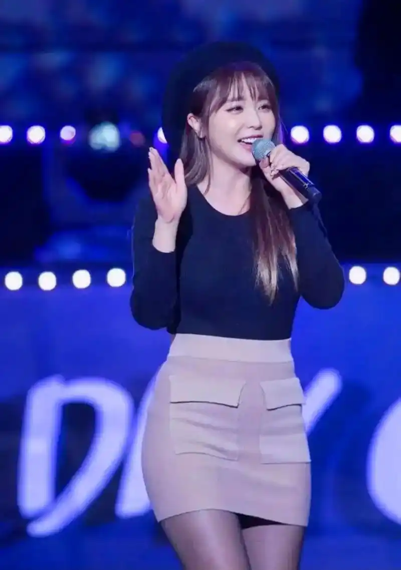 韩国女歌手,洪真英,38岁,身高166cm,体重46kg,2 - 抖音
