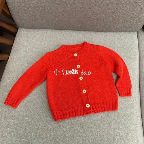 不准这款线织的毛衣我自己已经穿过了手感还是不错的第一次织小孩衣服