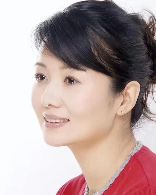 回顾郑卫莉:与赵军离婚,带儿子嫁给大13岁的杜志国,如今她幸福吗?
