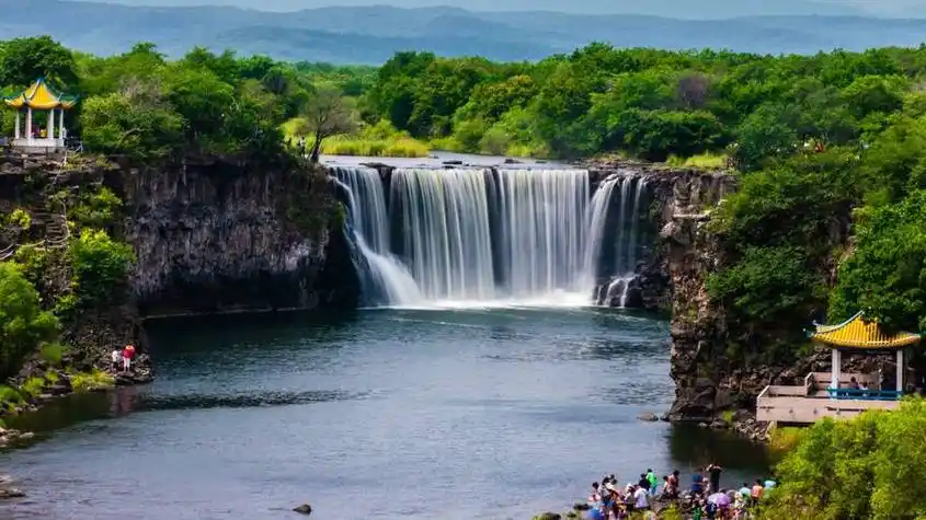 暑假国内旅游景点推荐:国内暑假十大旅游胜地?