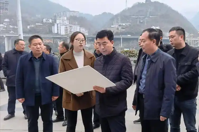 县委常委,常务副县长鲁延福,县委常委,副县长陈德钧,肖晓,杨栋梁,县