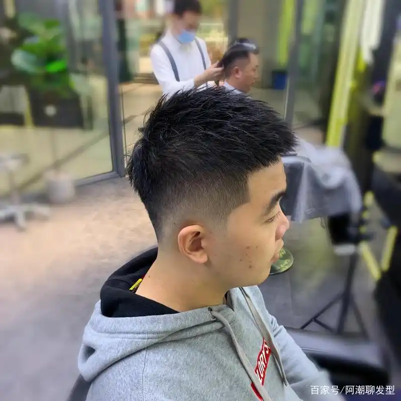 冬季男生发型怎么剪才帅呢?试试这3款,帅气有型尽显潮男气质!