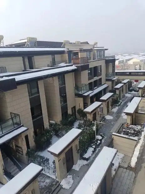 弘阳凤鸣府(别墅)4室2厅2卫125㎡南156万