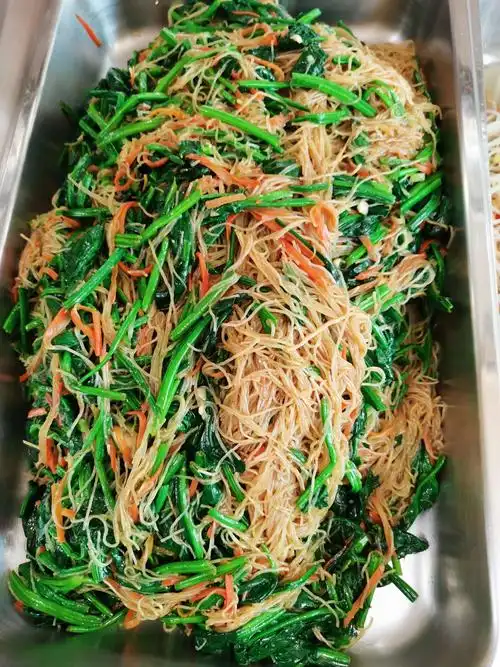 菠菜炒粉条
