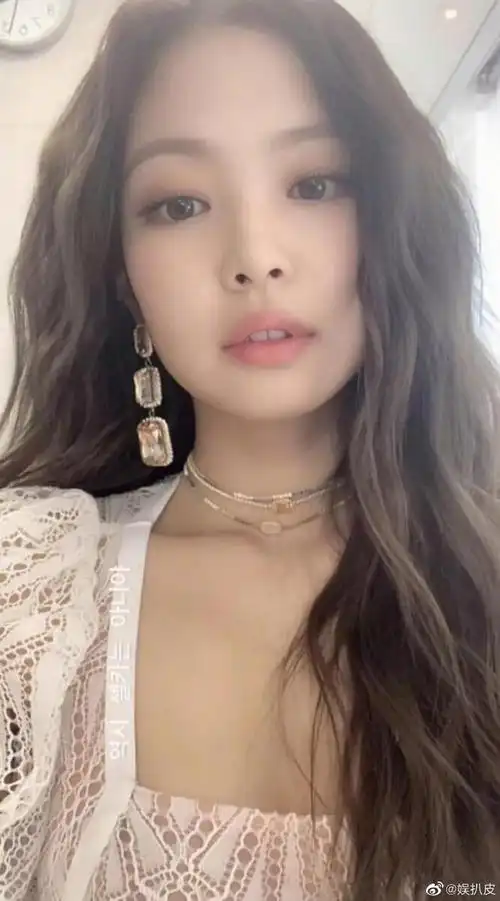 jennie戴眼镜好绝