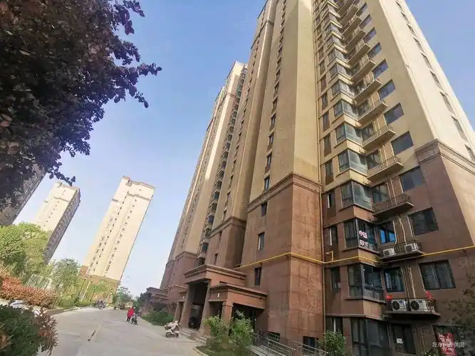 高陵区龙泊湾三室两卫 南北通透 可按揭首付百分之,龙