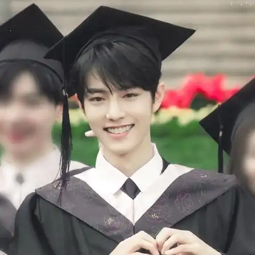 肖战是学弟公认的校草##日常见肖战