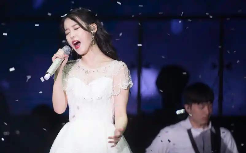 李知恩 致姓名 经典催泪现场 香港&mma 多角度舞台 音乐现场 绝美婚纱