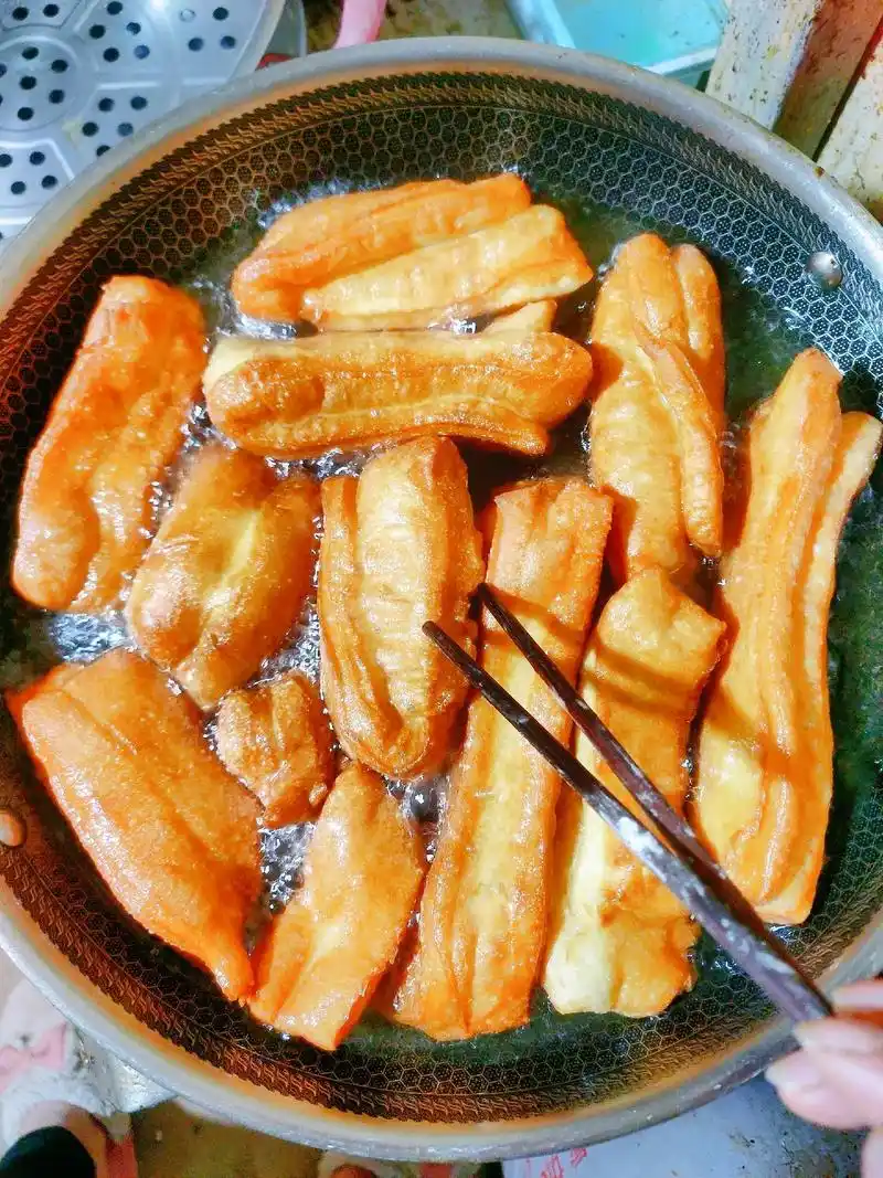 纯手工河南油条#早餐 #唯有美食可以治愈一切  - 抖音