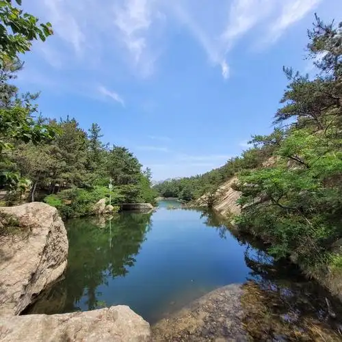 昆嵛山范围很大,在烟台的景点中所占地位蛮高的.
