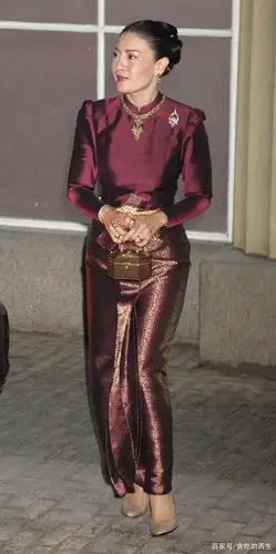 诗妮娜咸鱼翻身 泰国最惨王妃却被迫出家生活凄凉