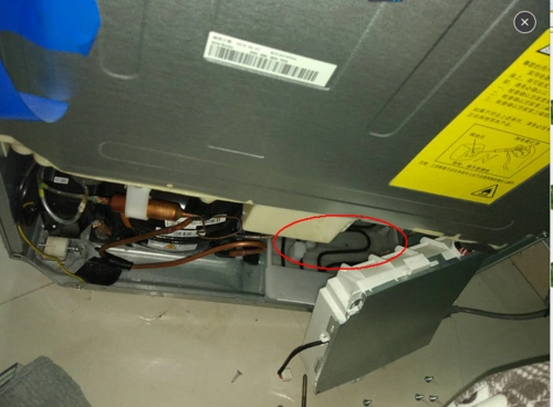 海尔变频冰箱,16年5月产的,型号比较新,突然发现冰箱后部,电源基板