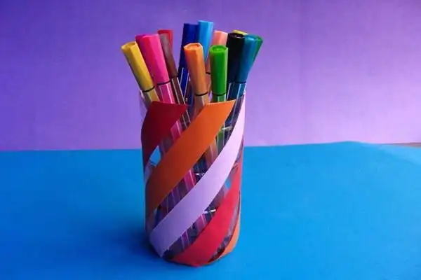 哪位可以说下怎么用塑料瓶子做笔筒