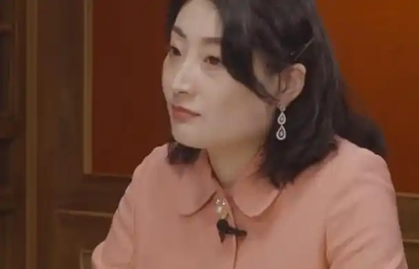 看了宗馥莉再看孟晚舟才懂什么是富贵相气质根本遮不住