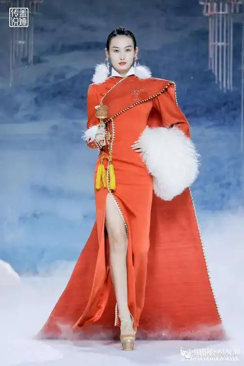 盖娅传说熊英2023春夏中国国际时装周开幕大秀