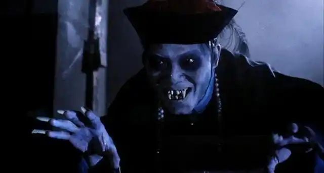 僵尸叔叔虽然此片制作上乘,不过还是明显的看到刘观伟的功力弱减.