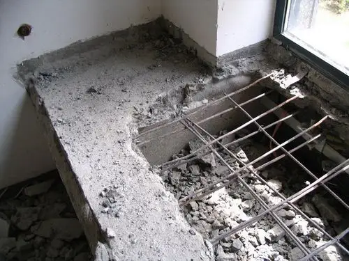 楼上邻居把外飘窗做成落地窗,吓得立马阻止:出事咋办!