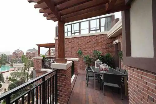 美式现代别墅阳台墙砖效果图