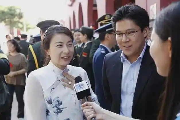 郭晶晶的地位有多高公公赶赴杭州应援一个眼神拿捏霍家兄弟