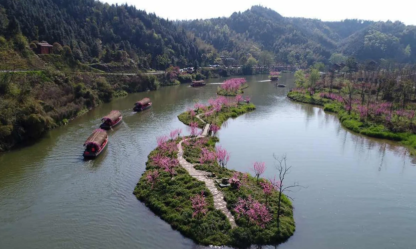 探访桃花源感受乡村田园欣赏山水美景