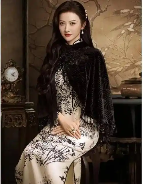 刘亦菲《金粉世家》里的民国造型太好看了,曾经我也痴迷于学生装,可是